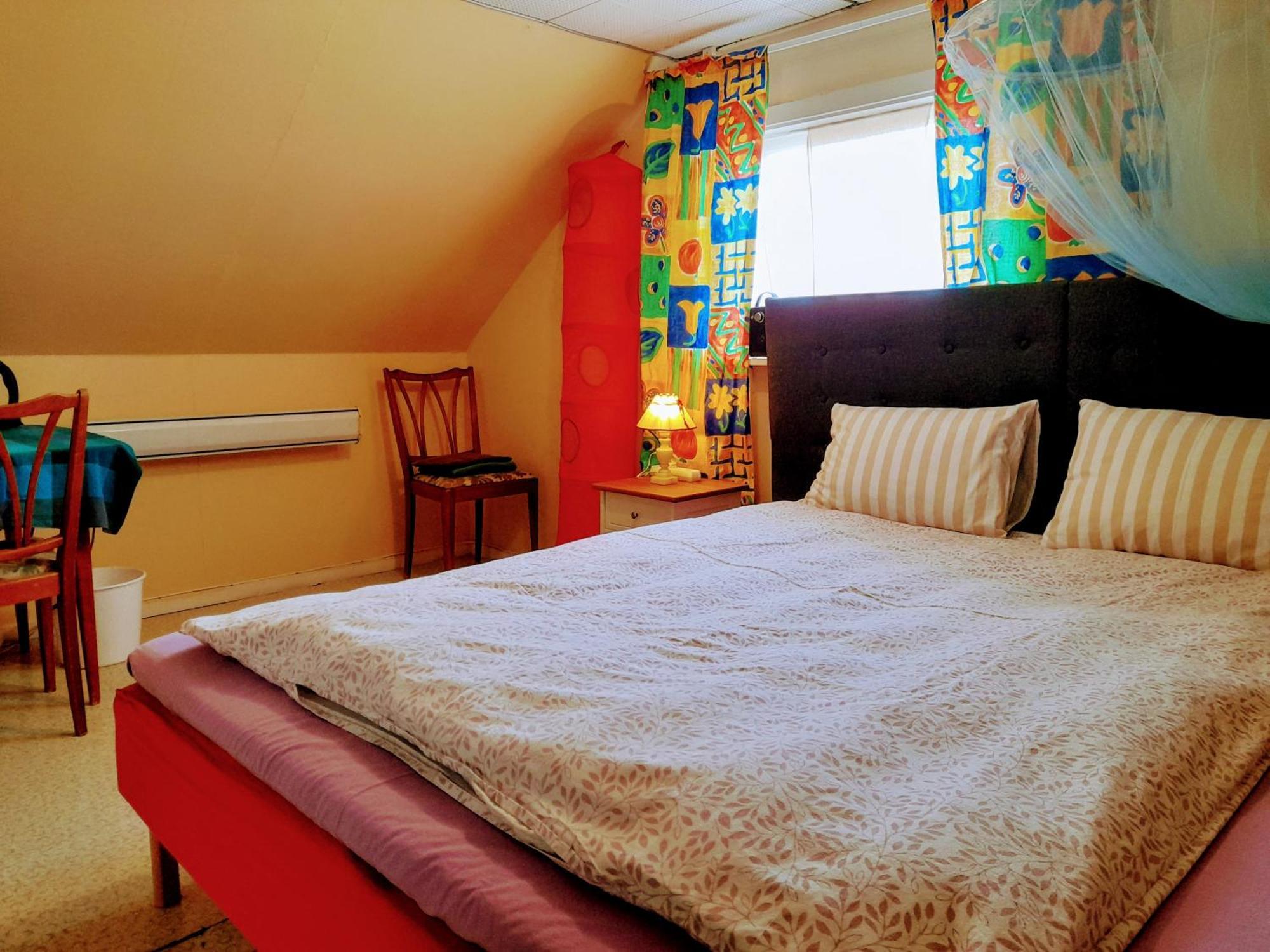 Homestay Small Bedroom, Outside Toilet, Shower Kitchen, 120 M From Sandbach